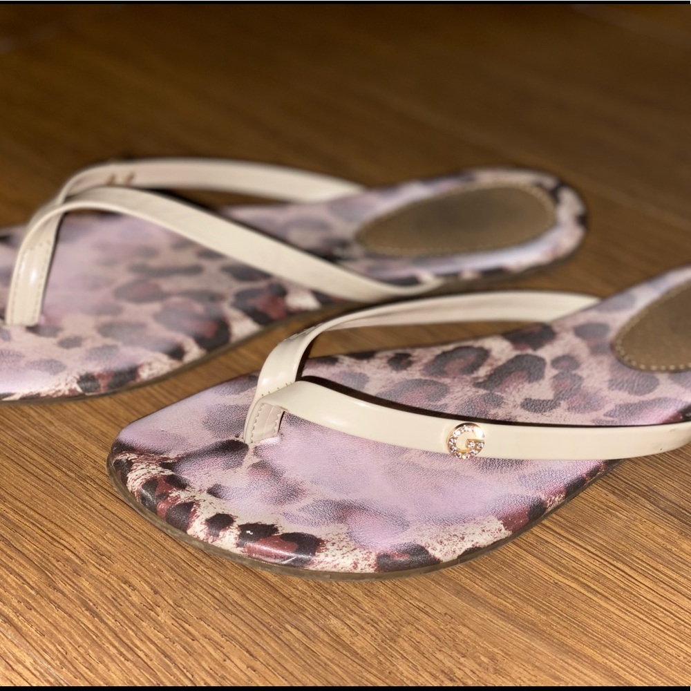 Guess flips flops